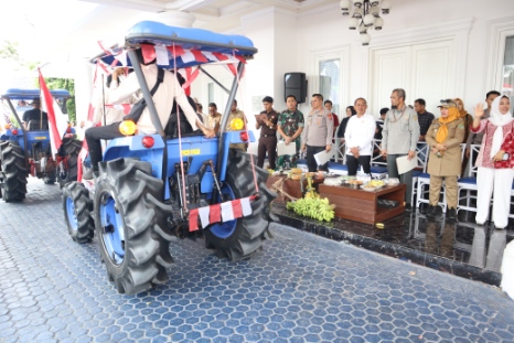 Kapolres Sidrap hadiri karnaval alsintan HUT RI ke-80 di Kabupaten Sidrap