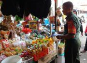 Babinsa Koramil 03/Maritengngae Pantau Harga Sembako di Pasar Sentral Pangkajene