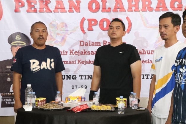 Kapolres Sidrap AKBP Dr. Fantry Taherong menghadiri Pekan Olahraga Kejari Sidrap ke-80 di Gedung Masyarakat Pangkajene.