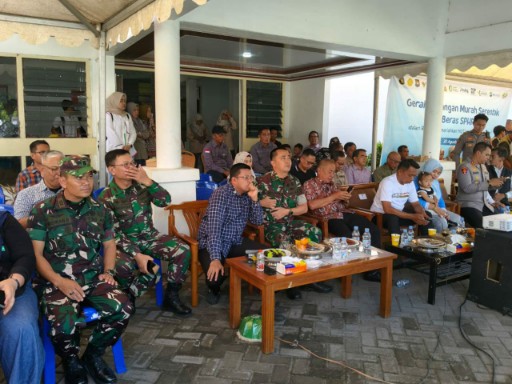 Dandim 1420 Sidrap Letkol Inf Awaloeddin bersama Forkopimda menghadiri Gerakan Pangan Murah di Kecamatan Maritengngae, Sidrap.