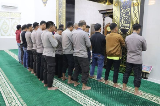 Shalat ghaib Polres Sidrap di Masjid Al-Ikhlas.