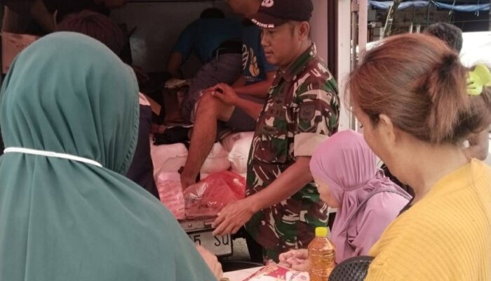 Babinsa Pangkajene Dampingi Pasar Murah