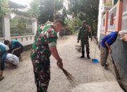 Babinsa Kelurahan Ulu Ale Gandeng Santri Karya Bakti