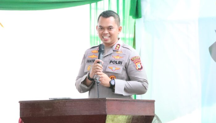 Kapolres Sidrap Sampaikan Orasi Ilmiah Dihadapan 80 Wisudawan STKIP Veteran Sidrap