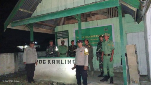 Personel Koramil 1307-02 Pamona Puselemba bersama aparat kepolisian, Satpol PP, dan Linmas berjaga di Posko Kamling kolaborasi untuk menjaga kamtibmas.