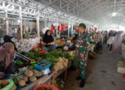 Babinsa Pantau Detak Pasar Lawawoi