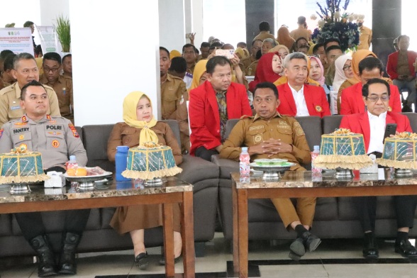Kapolres Sidrap AKBP Fantry Taherong menghadiri Pameran Expo Unhas 2025 di Kantor Bupati Sidrap bersama Forkopimda.