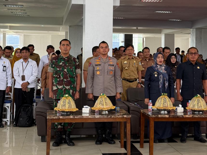 Kapolres Sidrap AKBP Fantry Taherong menghadiri High Level Meeting TPID Sulsel bersama Forkopimda Sidrap di Kantor Bupati Sidrap.