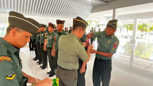 Kasdim 1420 Sidrap Mayor Inf Wahyudi pimpin Korp Raport kenaikan pangkat Bintara dan Tamtama di Aula Makodim Sidrap.