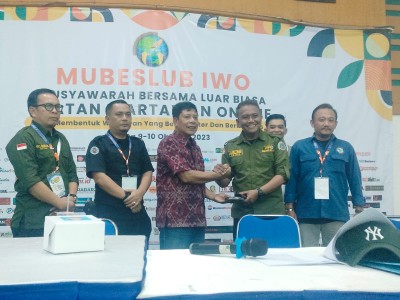 Sejumlah pengurus Ikatan Wartawan Online (IWO) berpose bersama usai Musyawarah Bersama Luar Biasa (Mubeslub) IWO di Jakarta, Oktober 2023.