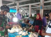 Babinsa Turun Pasar, Cek Harga demi Rakyat