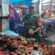Babinsa Pantau Harga Sembako, Cegah Lonjakan di Pasar Sidrap