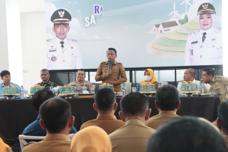 Bupati Sidrap bersama Satgas Kabupaten Sidrap dan Forkopimda menggelar rapat koordinasi Program Makan Bergizi di Aula Kantor Bupati Sidrap.