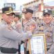 Harumkan Citra Polri, Kapolres Sidrap Ganjar Penghargaan Kepada Personelnya