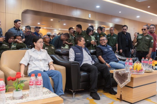 Menteri Imigrasi dan Pemasyarakatan sekaligus Ketua Majelis Kehormatan IWO Jenderal (Purn) Agus Andrianto bersama Ketua Umum IWO Haji Teuku Yudistira Nugraha menghadiri penutupan Rakernas III Ikatan Wartawan Online di Jakarta.