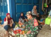 Babinsa Bongkar Denyut Harga di Pasar Amparita