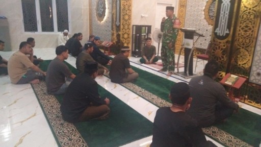 Aksi nyata Babinsa di Sidrap: safari subuh di masjid, warga terkejut dengan gerakan langsung TNI