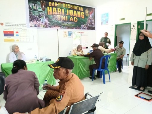 TNI melalui Kodim 1420 Sidrap gelar pengobatan gratis Hari Juang TNI AD.