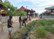 Babinsa Majelling Watang dan Warga Bersatu Selamatkan Lingkungan