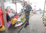 Babinsa Pantau Harga dan Stok Sembako di Pasar Amparita Sidrap