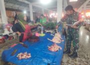 Babinsa Pantau Harga Sembako di Pasar Sentral Bilokka Sidrap