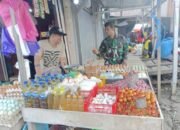 Babinsa Pantau Sembako, Warga Amparita Tak Perlu Cemas