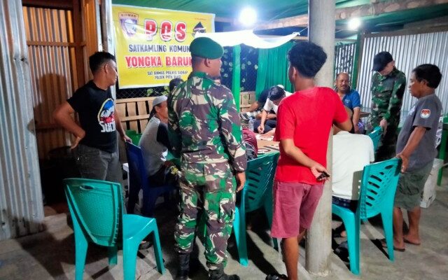 Malam Dijaga Babinsa! Siskamling Dua Pitue Bikin Kelurahan Batu Aman