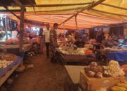 Dalam Pantauan Babinsa, Pedagang Diminta Jujur