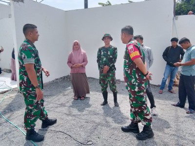 Dandim 1420/Sidrap mendampingi Kasi Ops Korem 141/Toddopuli saat meninjau lokasi rencana Markas Awal Yon TP dan pembangunan Koperasi Merah Putih di Sidrap.