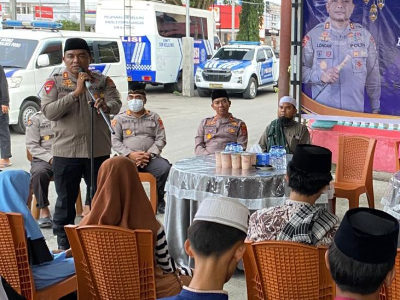 Kapolres Poso bersama Bhayangkari dan jajaran Polres Poso menggelar buka puasa bersama anak yatim dalam kegiatan Ramadhan penuh kepedulian di Mapolres Poso.