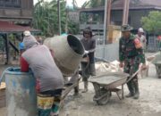 Babinsa Ikut Ngecor Masjid, Warga Alesaleo Langsung Salut!