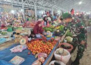 Babinsa Jaga Harga Aman! Daya Beli Warga Sidrap Tetap Ngebut