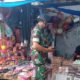 Babinsa Awasi Pedagang Jaga Inflasi Daerah