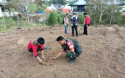 Babinsa & Kokam Gelar Revolusi Hijau di Lombo demi Masa Depan Desa