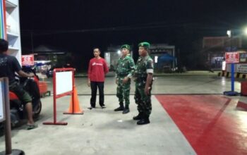Babinsa Sambangi Fasilitas Publik Tengah Malam, Ada Apa di Baranti?