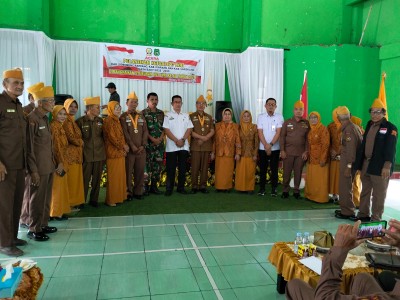 Sertu Purn Usman bersama pengurus LVRI dan Ketua DPD LVRI Sulselbar saat pelantikan Ketua DPC LVRI Sidrap masa bakti 2026–2031 di Gedung 45 Sidrap.