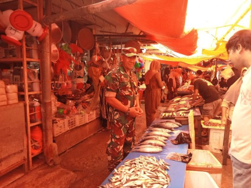 Pedagang “Digilir” Lagi Sama Babinsa, Ada Apa di Pasar Rappang?