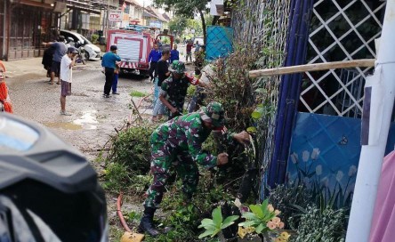 Ada Apa di Rappang? Personel Koramil ‘Sikat’ Jalan Protokol dan Pemukiman