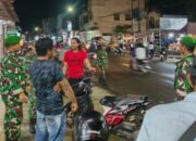 Personel TNI Gandeng Tokoh Pemuda Patroli Ramadhan di Rappang