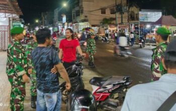 Personel TNI Gandeng Tokoh Pemuda Patroli Ramadhan di Rappang