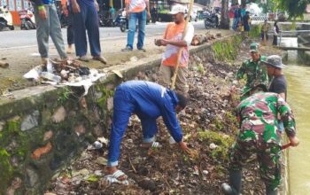 Babinsa Desa Passeno Bersama Warga Gelar Aksi Jaga Fasum