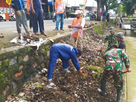 Babinsa Desa Passeno Bersama Warga Gelar Aksi Jaga Fasum