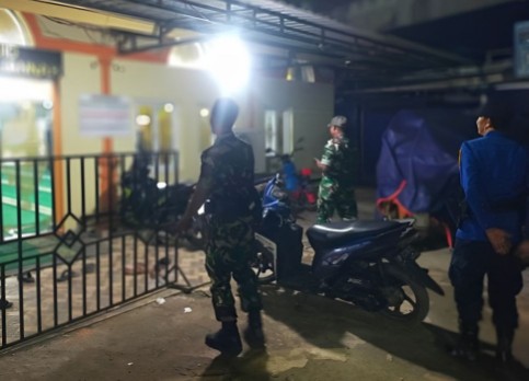 TNI dan Damkar Kawal Ketat Malam Ramadhan di Tanru Tedong