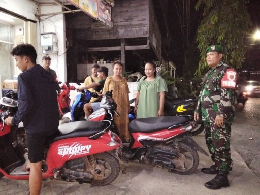 Babinsa Koramil 07/Baranti Patroli Malam, Waspada Kamtibmas di Desa Passeno