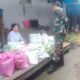 Babinsa Koramil 02/Tellu Limpoe Pantau Stok Pangan di Pasar Amparita