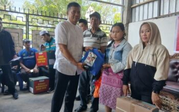 Kediaman Anggota DPRD Sidrap Diserbu Warga, Ternyata Ada Pembagian Sembako dan Peralatan