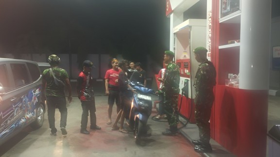Babinsa Sikat Malam Pangkajene, Patroli Gabungan Amankan Obyek Vital