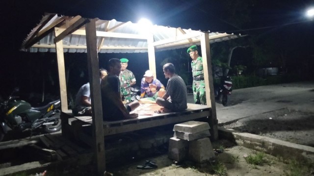 Anggota Koramil Baranti Pastikan Keamanan Desa