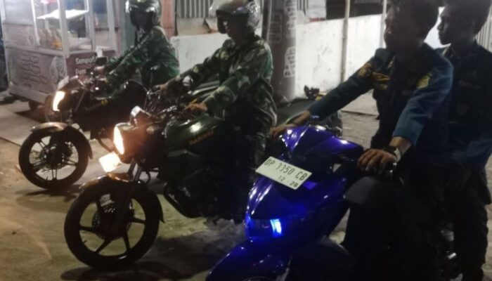 Personel TNI-Damkar Amankan Malam di Tellu Limpoe