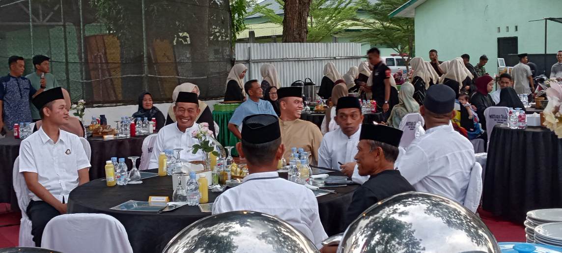 Dandim 1420/Sidrap, Kapolres Sidrap dan Bupati Sidrap hadir dalam buka puasa bersama Kodim 1420/Sidrap di basecamp baru dalam suasana kebersamaan Ramadan.